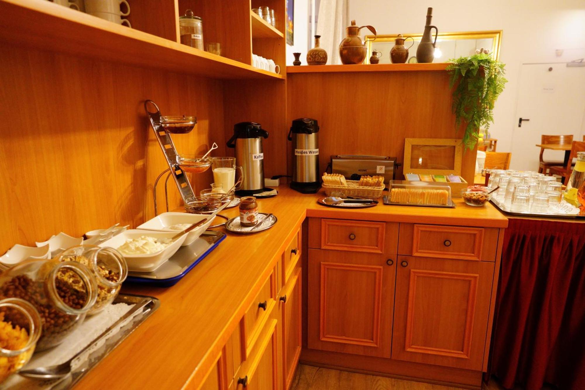City Pension Berlin 2* Berlim