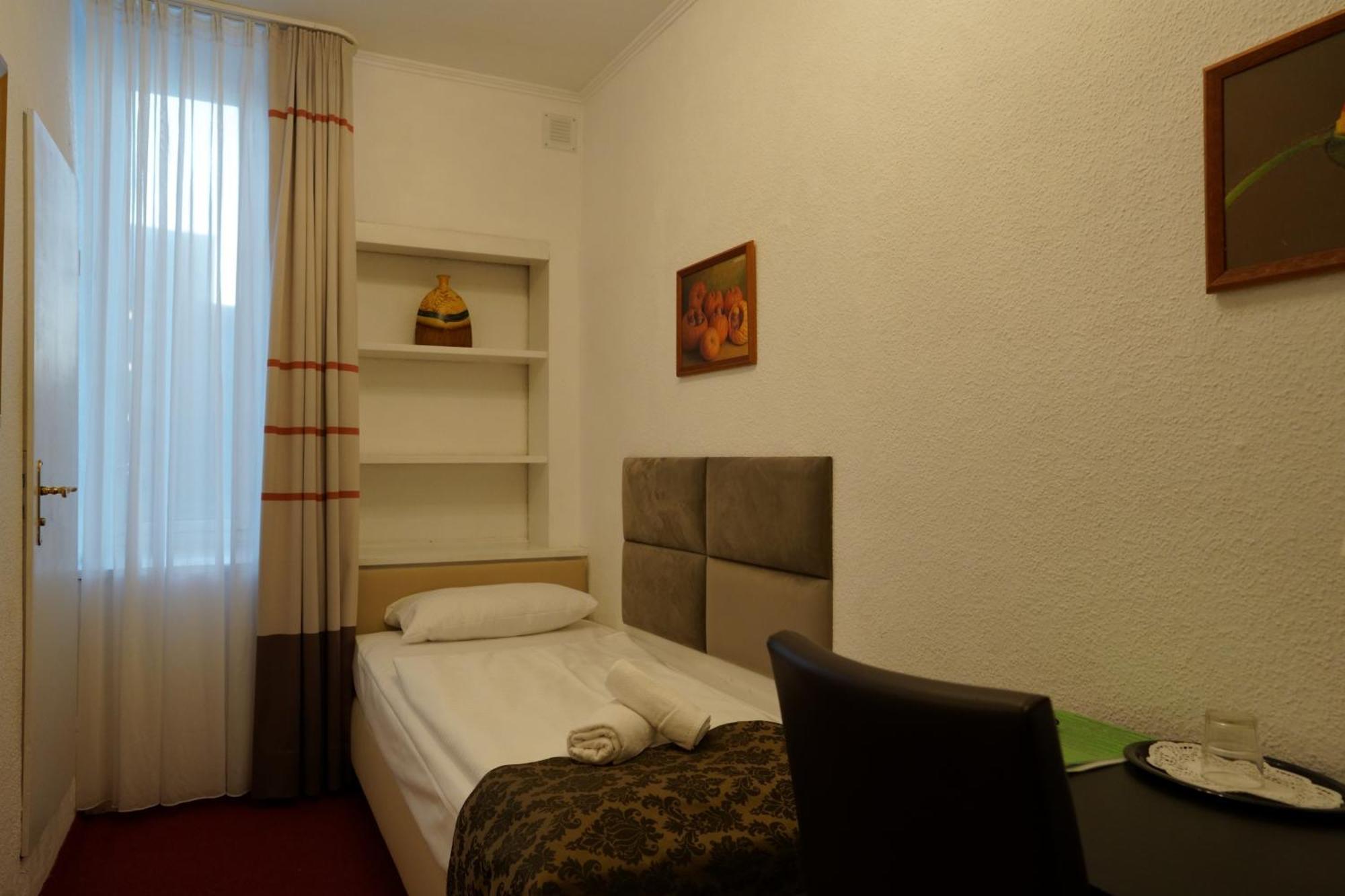 City Pension Berlin 2* Berlim